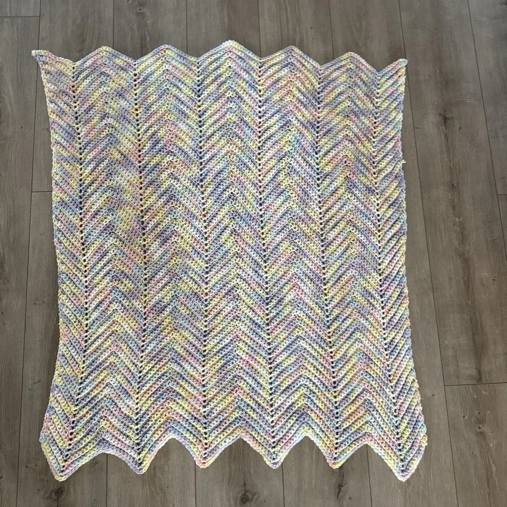 Vintage Zigzag Baby Afghan 32